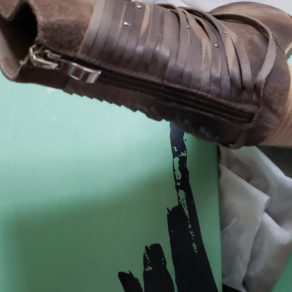 Antelope BANGLES New Suede Leather Stud Fringe Back Zip Ankle Boots Women 9.5-10 - Picture 12 of 17